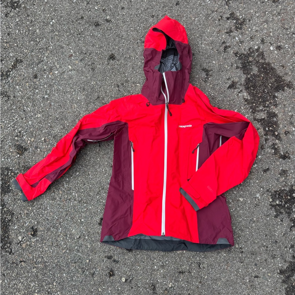 Patagonia Women's Red and Burgundy Ski Jacket
